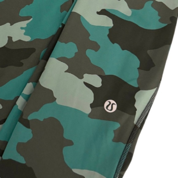 Lululemon Swift Speed High-Rise Tight 25"
Camo Tidewater Teal Size 2 - Picture 5 of 11